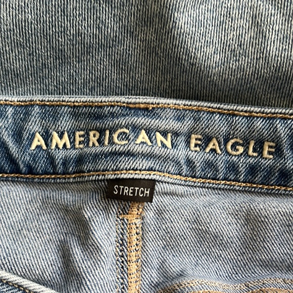 American Eagle Mom Straight Jean Light Wash - Picture 4 of 8